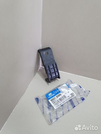 Кронштейн переднего бампера Hyundai Sonata 4