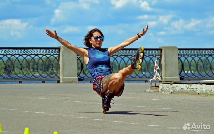 Инструктор по роликовым конькам