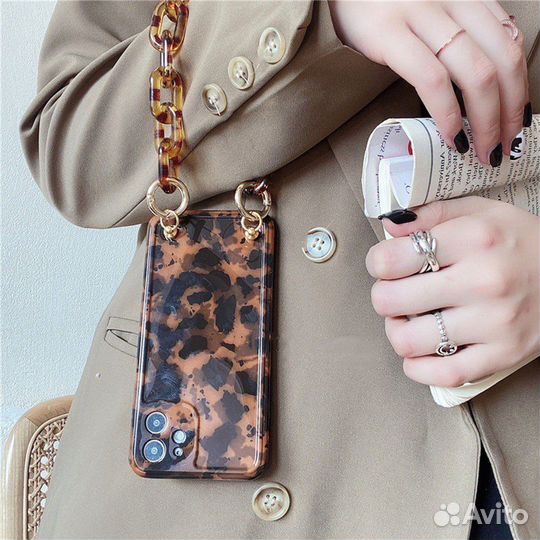 Чехлы на iPhone 11