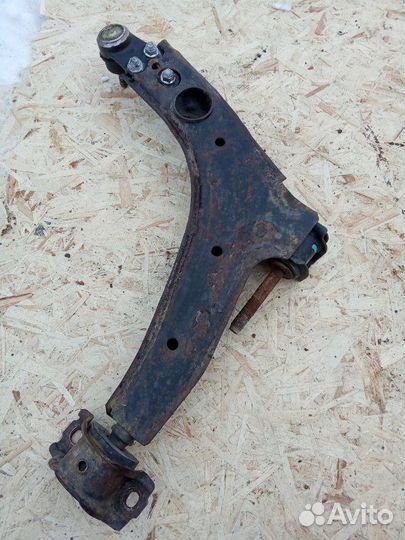 Рычаг подвески передний правый Daewoo Nexia N150