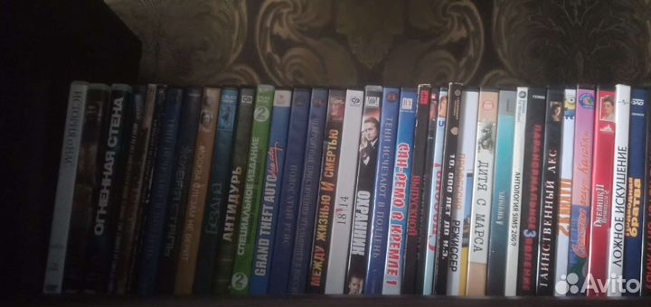 DVD диски и аудио кассеты