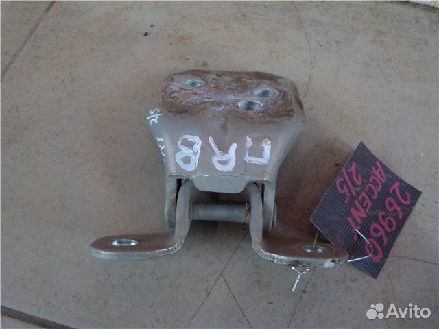 Петля двери верхняя передняя правая Hyundai Accent