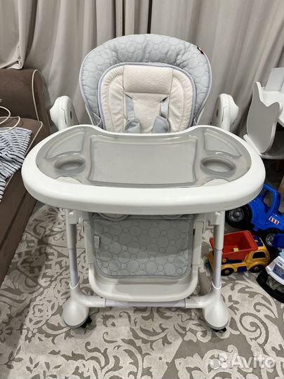 Стульчик для кормления с маятником