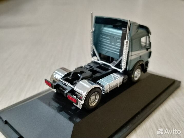574) Тягач Mercedes Benz SK 1748 в боксе