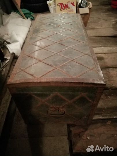 Старинный сундук с замком