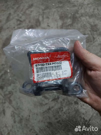 Петля передней левой двери нижняя Honda crv3