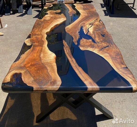 Стол из эпоксидной смолы и слэба