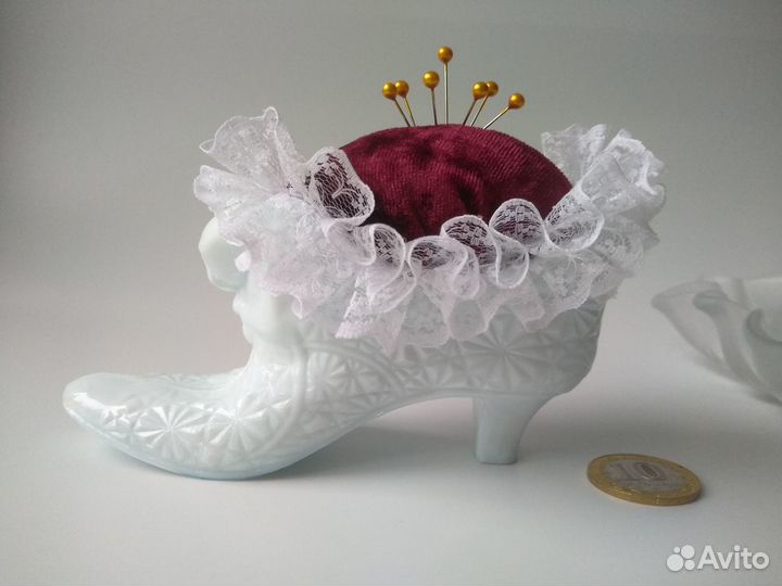 Игольница, молочное стекло, винтаж