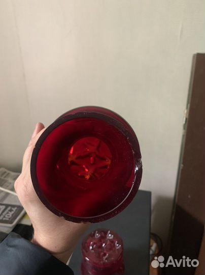 Штоф, графин, кувшин красное цветное