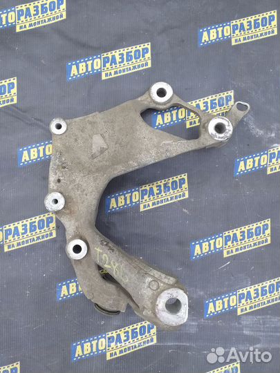 Кронштейн подрамника Хонда Цивик 8 5 д