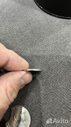 Монета 5 рублей есть ещё 1 рубль