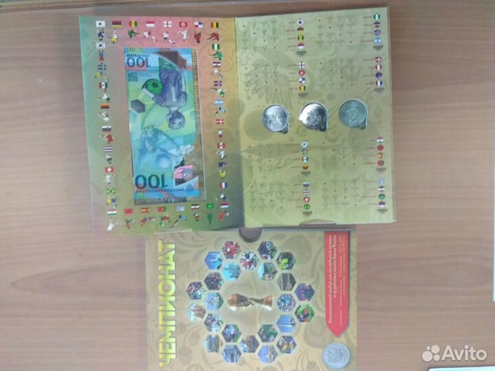Альбом с банкнотой и монетами, посвященный Чемпион