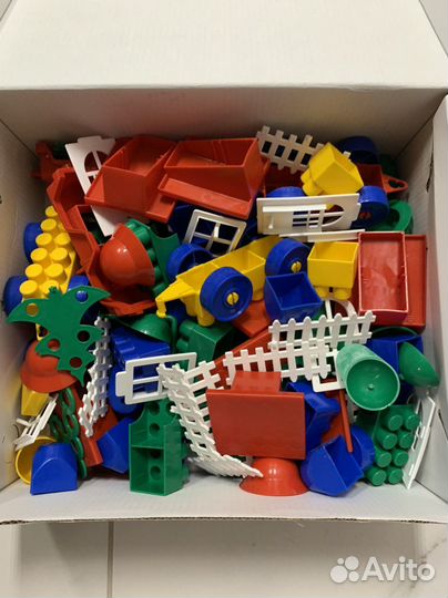 Детский коеструктор типа Лего