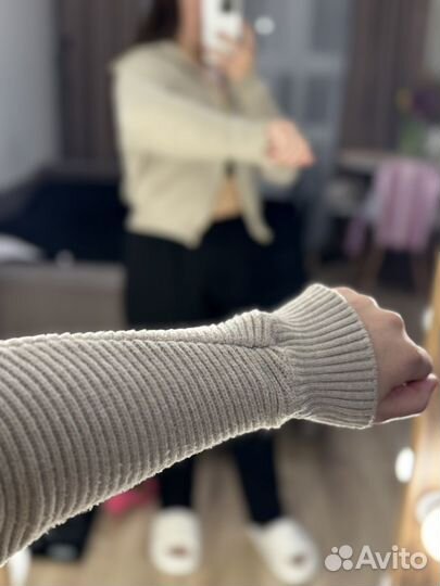 Свитер на замке