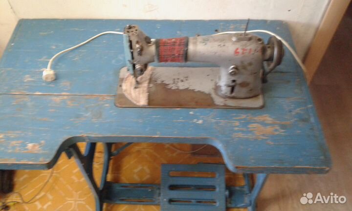 Промышленная швейная электро-машина рабочая