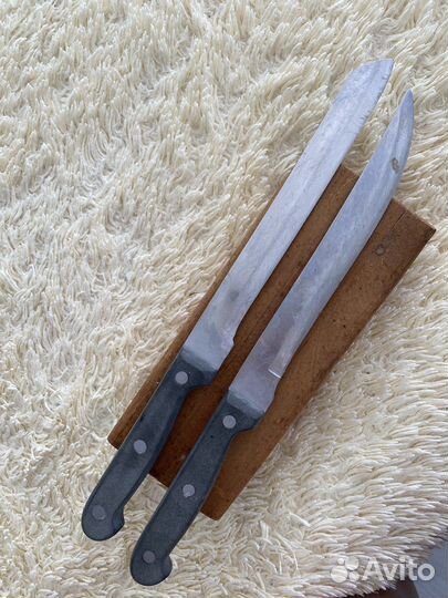 Два ножа с подставкой