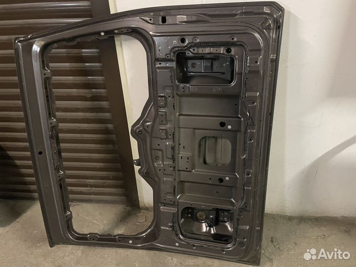 Крышка багажгика mitsubishi pajero 4