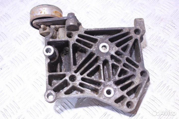 Кронштейн генератора Nissan Almera N16