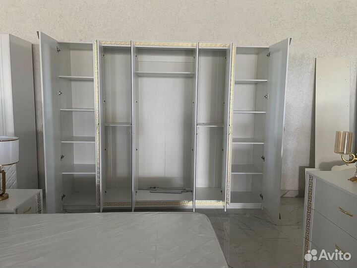 Спальный гарнитур