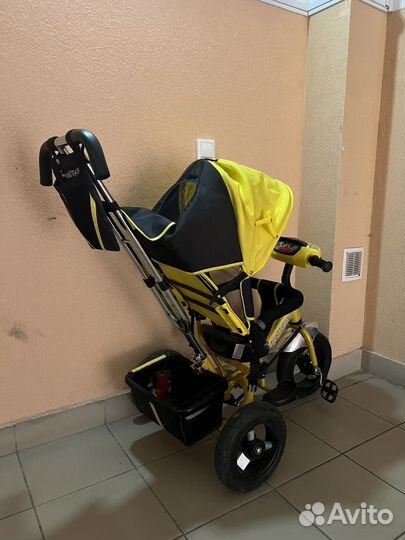 Детский трехколесный велосипед с ручкой