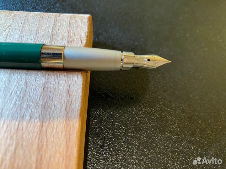 Перьевая ручка pelikan