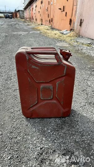 Канистры металлические 20 литров