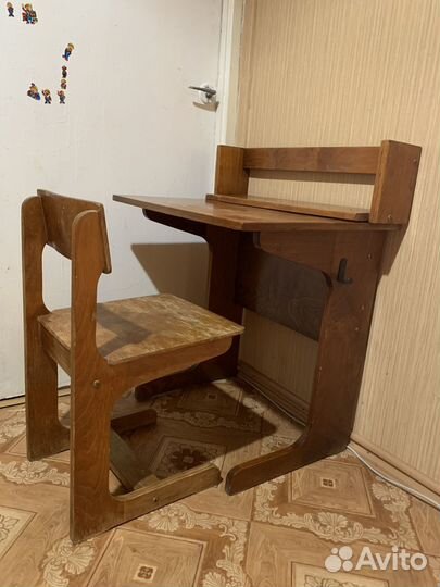 Детский стол и стул, полка под книги