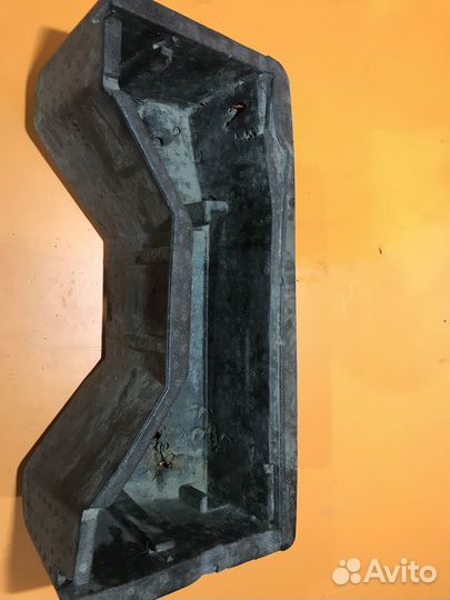 Ящик для инструмента на Skoda Rapid