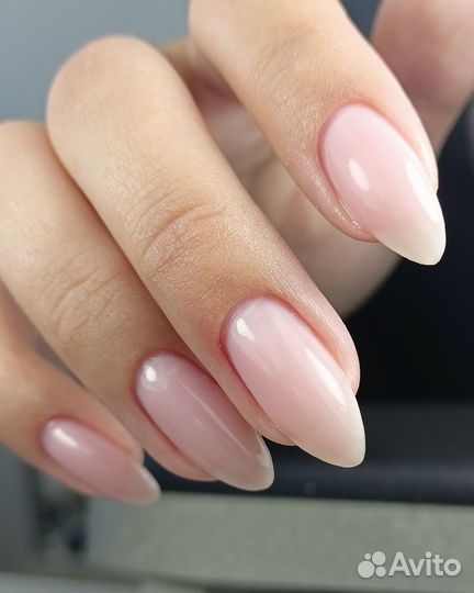 Модель на маникюр и педикюр