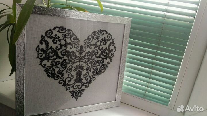 Картина вышитая