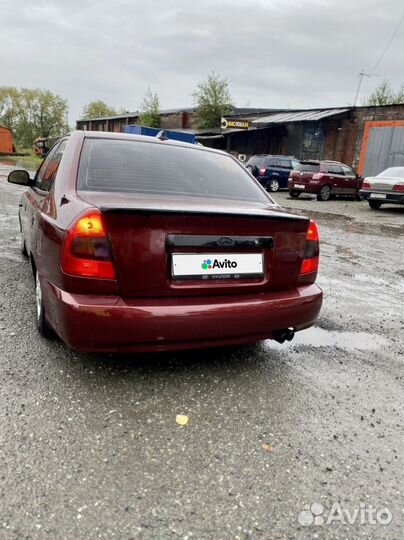 Hyundai Accent, 2011