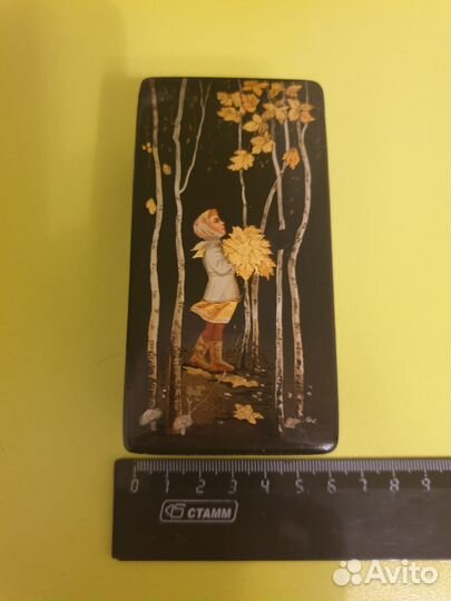 Шкатулка федоскино девочка с листьями. СССР