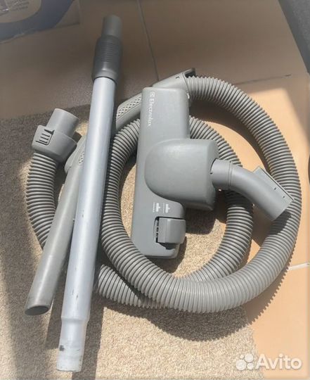 Пылесос Electrolux Ergospace ze 2263 1700W