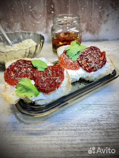 Вяленые помидоры. Вяленая слива. Рикотта