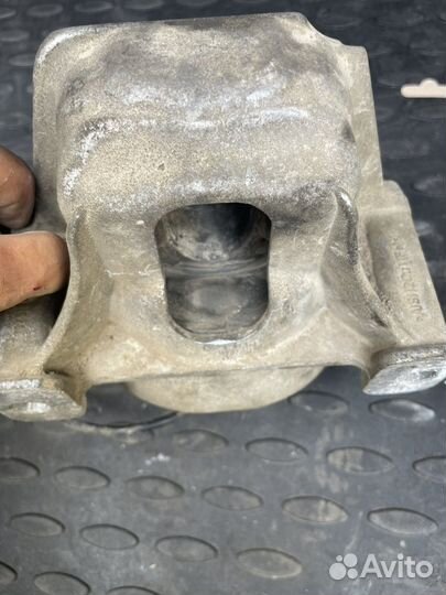 Подушка двигателя