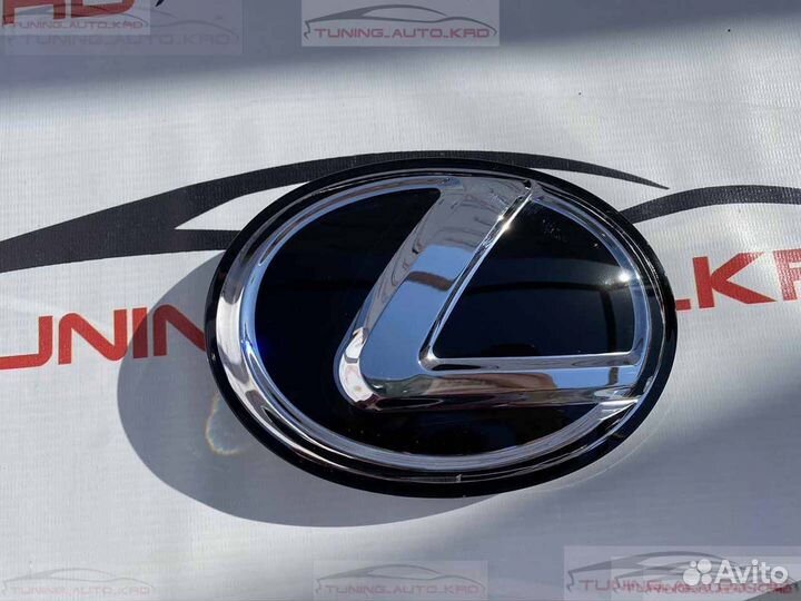 Эмблемма в решетку радиатора Lexus RX S8047