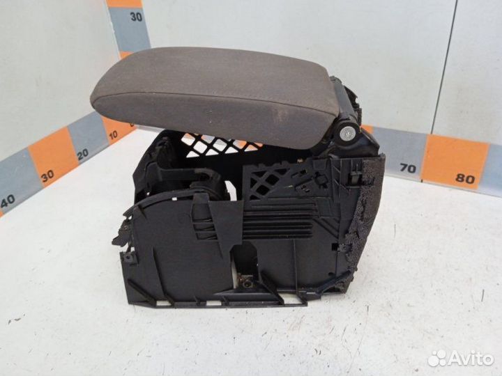 Подлокотник Volkswagen Jetta 5 1.6 2009