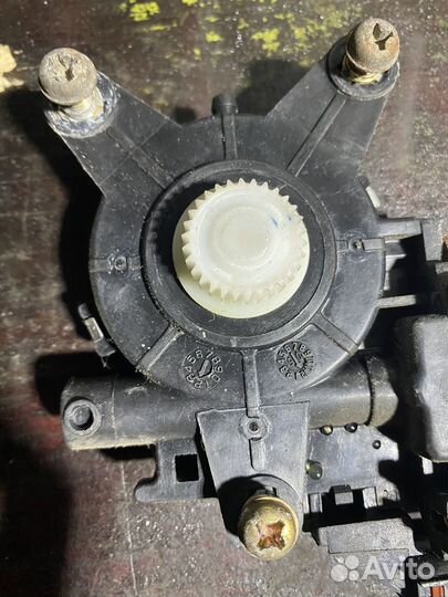 Правый моторчик эсп chevrolet aveo t250