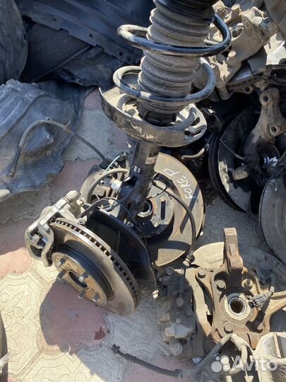 Стойка кулак диск Toyota corolla E210 передняя