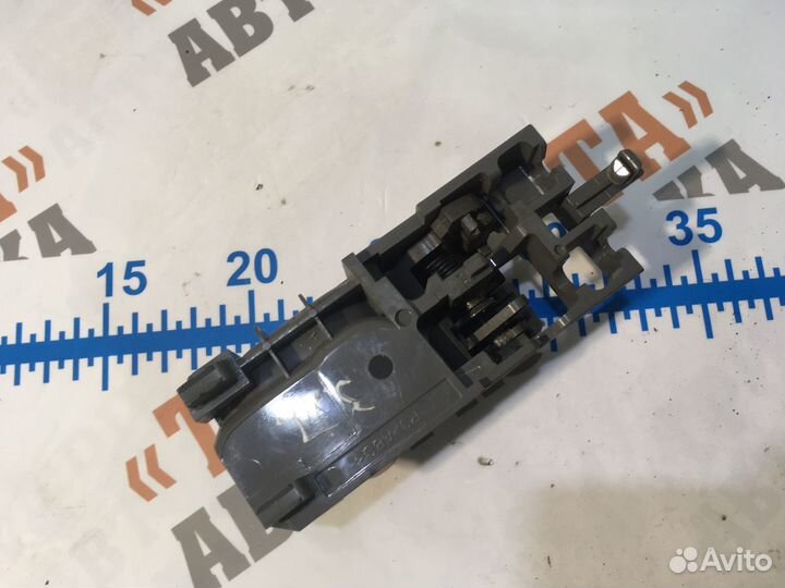 Тойота Хайлюкс Ручка внутренняя задней двери Прав