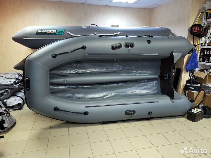 Лодка Адмирал 335