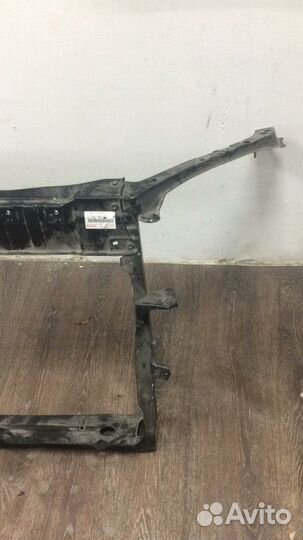 Рамка радиатора передняя Toyota Noah AZR60