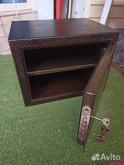 Продается сейф б.у