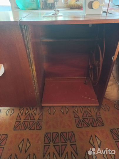 Швейная машинка ножная Veritas