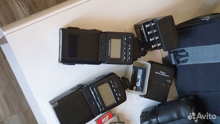 Зеркальный фотоаппарат Sigma SD14 c аксессуарами