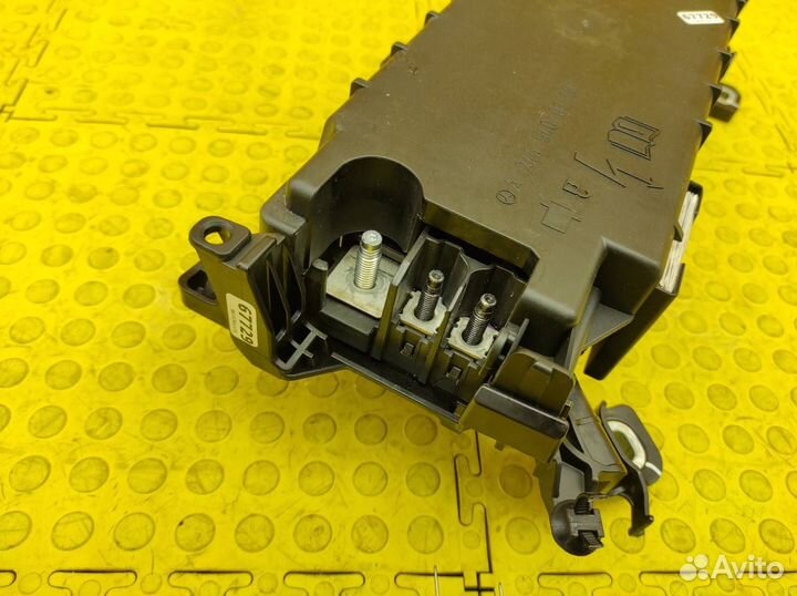 Блок предохранителей передний Mercedes-Benz W246