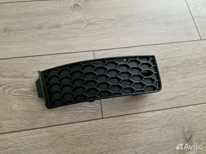 Решётка бампера правая Audi TT (2003-2006) Новая