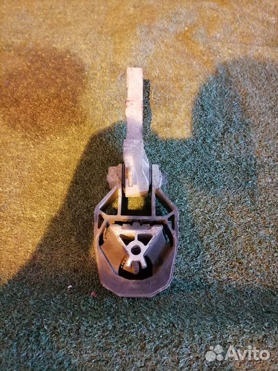 Опора двигателя (подушка двс) задняя AV61-6P082-AB