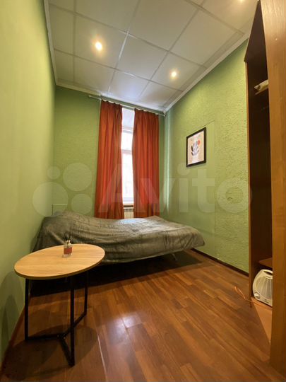 Комната 15 м² в 4-к., 1/5 эт.