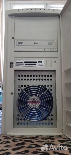 Большой системный блок, от сервера HP с платой 775